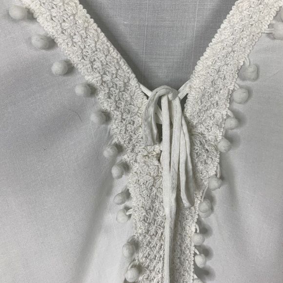 Bindya Coverup White Flowing Kimono Sleeve Crochet Lace Pom-poms Tassels OS - Picture 6 of 10